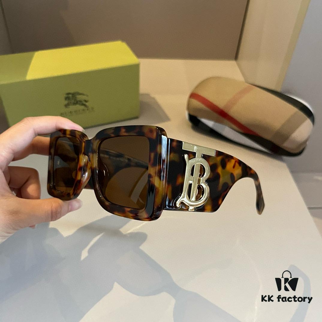 Burberry Sunglasses, absolutely in love, instantly elevating your presence, remarkably slimming the face, large-frame yet lightweight with perfectly engineered temples for a comfortable, feather-light wear!