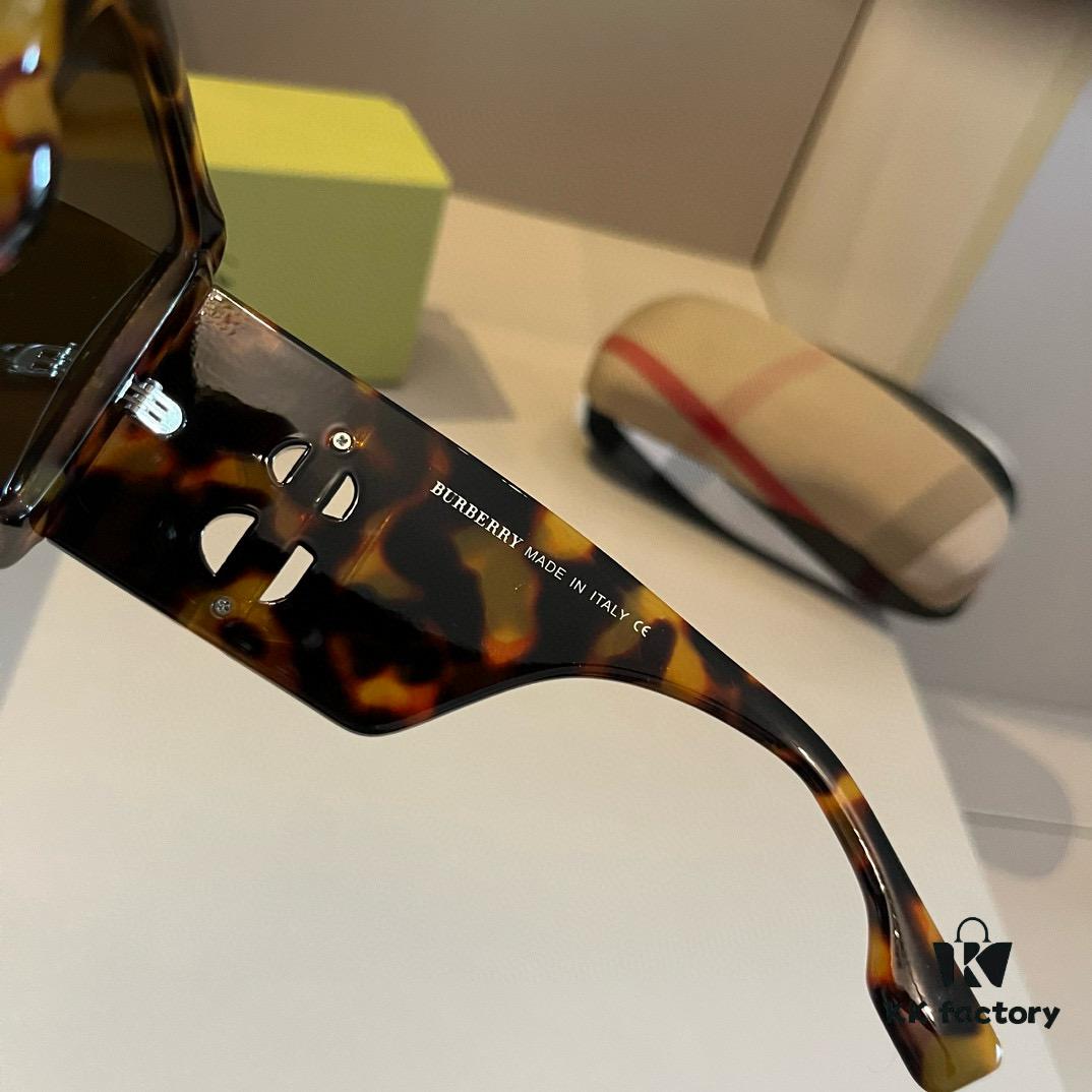 Burberry Sunglasses, absolutely in love, instantly elevating your presence, remarkably slimming the face, large-frame yet lightweight with perfectly engineered temples for a comfortable, feather-light wear!