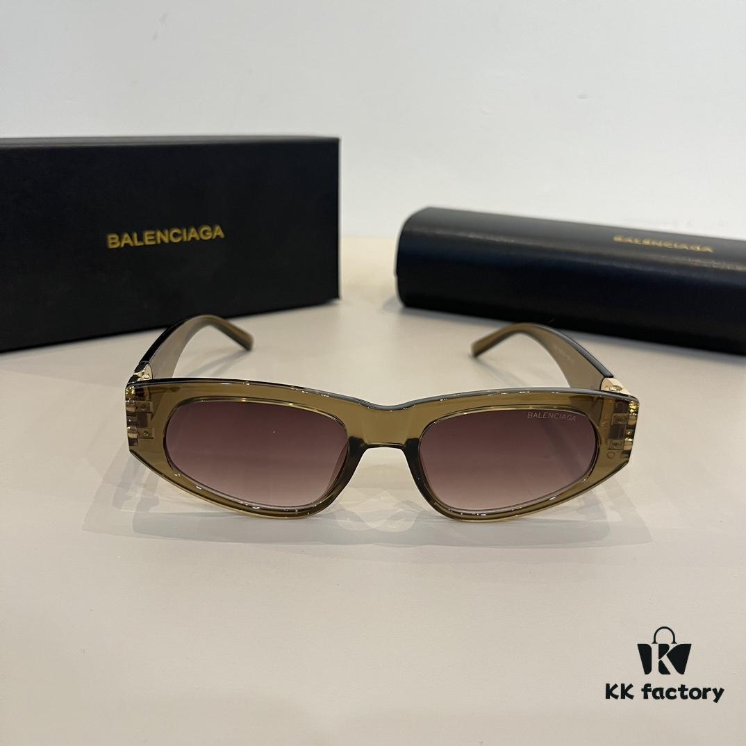 Balenciaga Black and Gold Aviator Sunglasses – The Celebrity-Inspired Look Everyone's Raving About