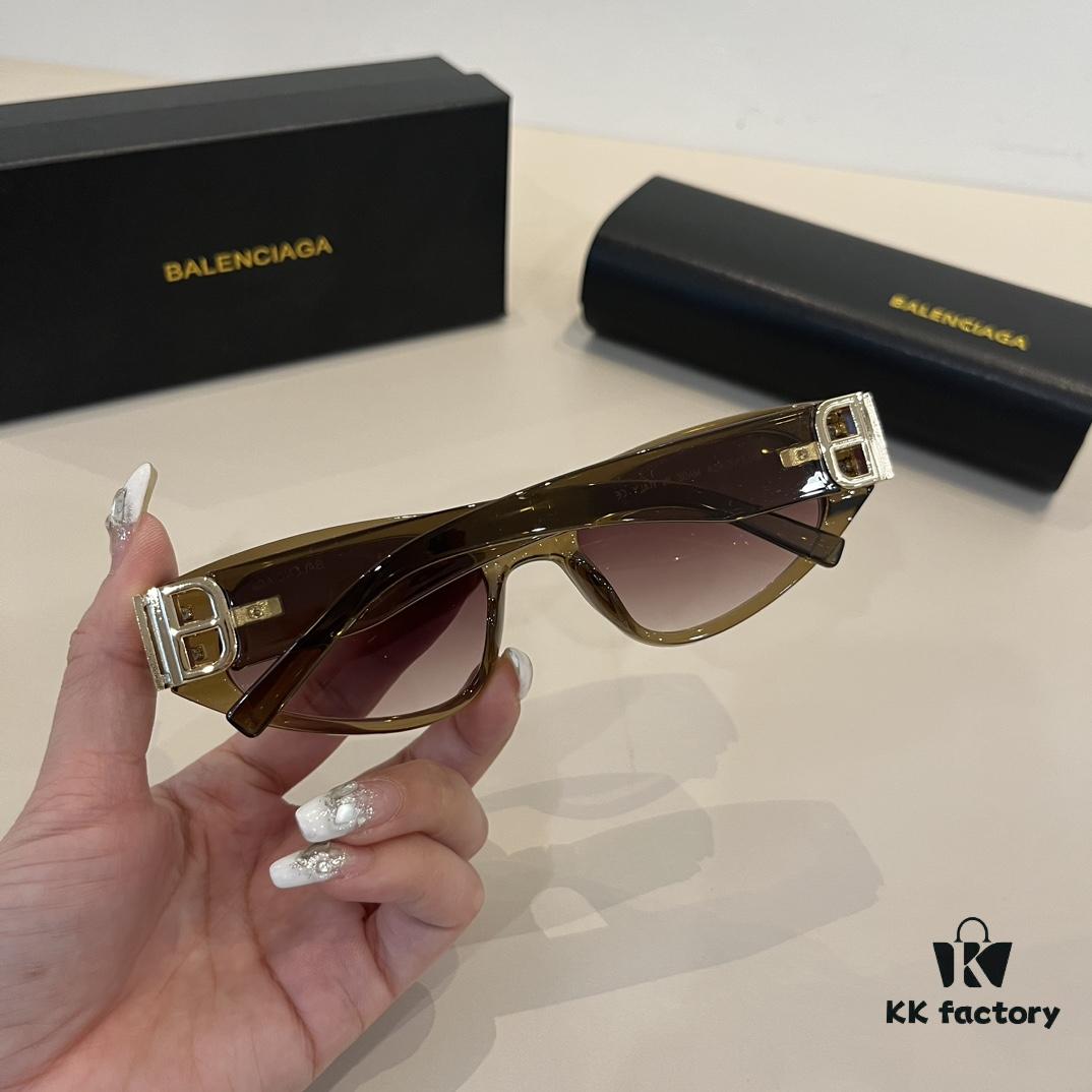 Balenciaga Black and Gold Aviator Sunglasses – The Celebrity-Inspired Look Everyone's Raving About