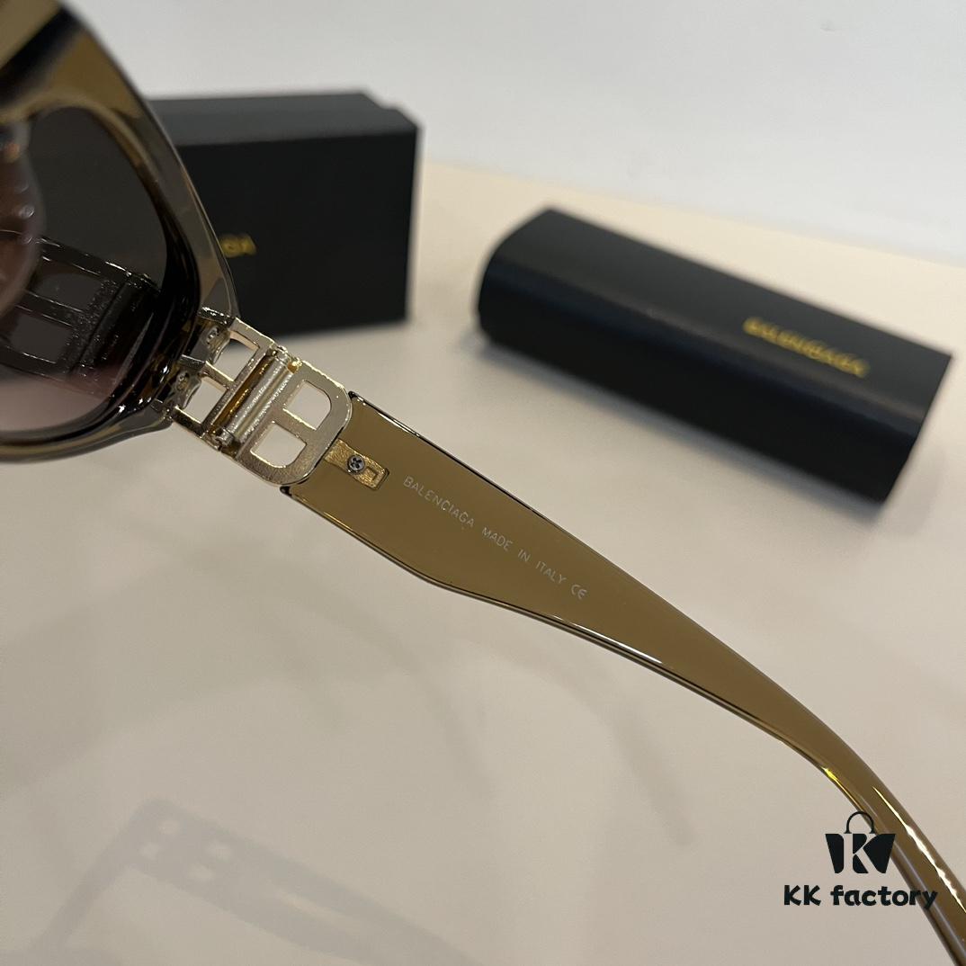 Balenciaga Black and Gold Aviator Sunglasses – The Celebrity-Inspired Look Everyone's Raving About