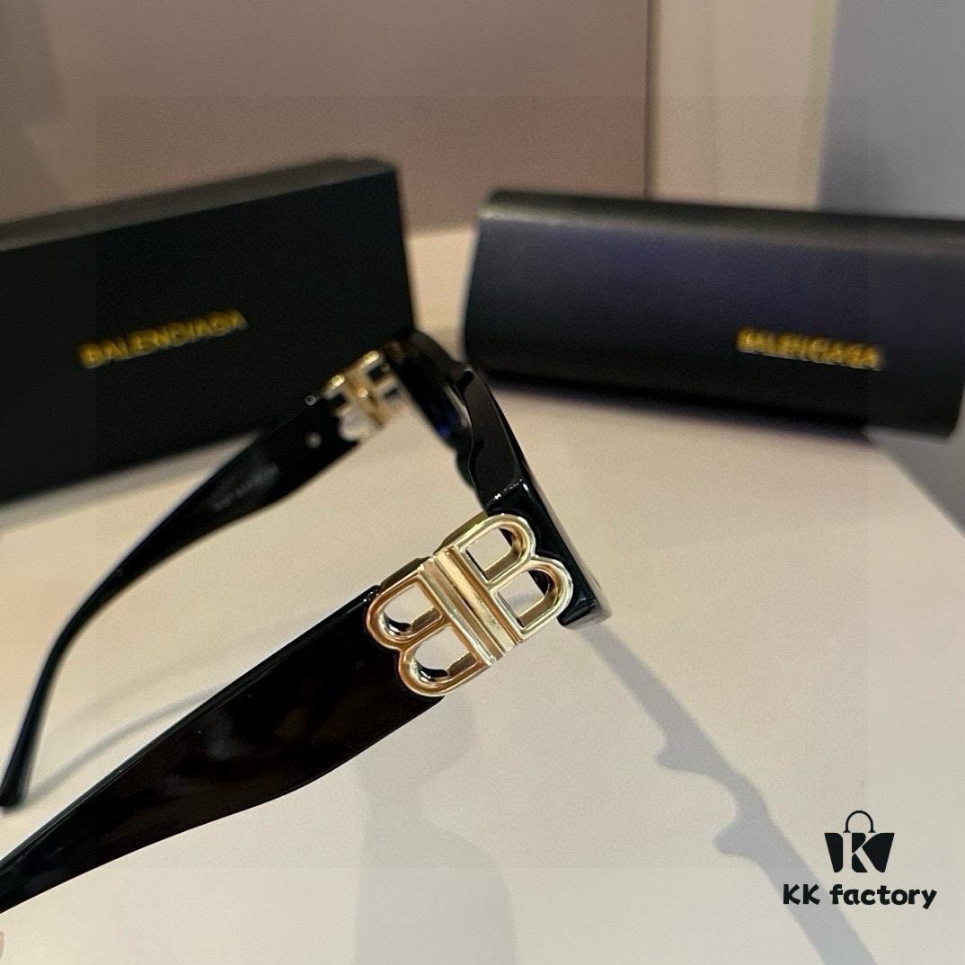 Balenciaga Black and Gold Aviator Sunglasses – The Celebrity-Inspired Look Everyone's Raving About