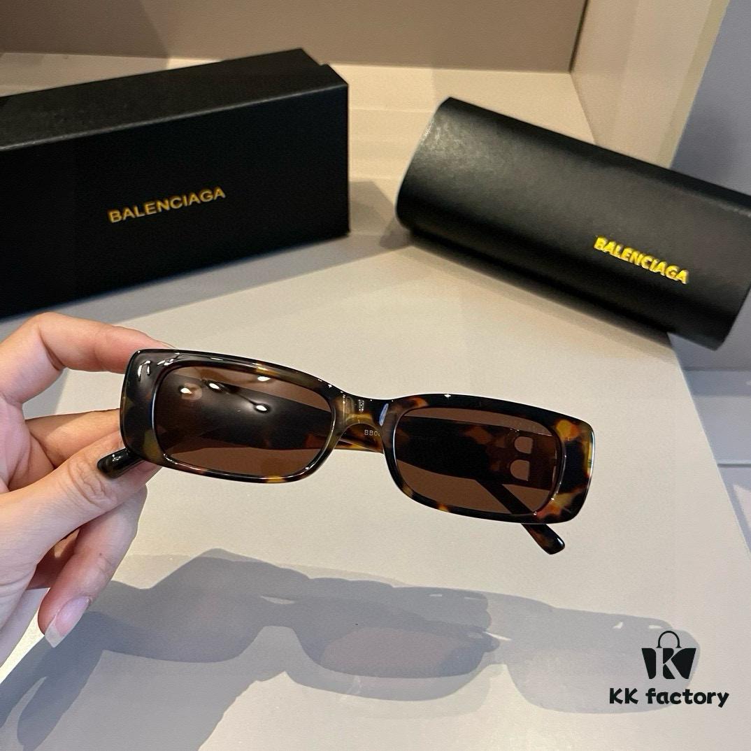 Balenciaga Paris Fashion Sunglasses - Celebrity-Inspired Black and Gold Aviator Style with Double B Logo