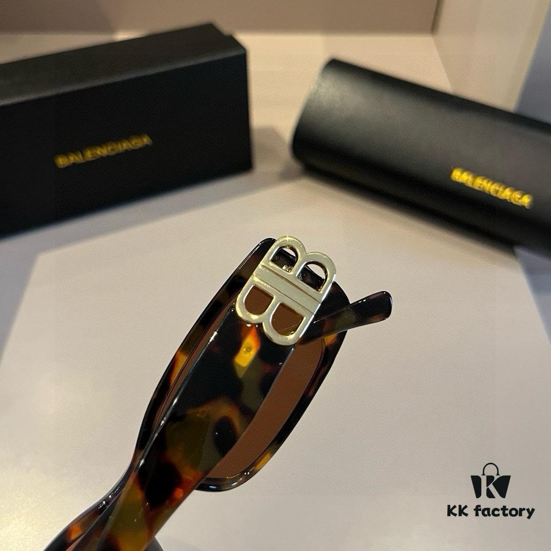 Balenciaga Paris Fashion Sunglasses - Celebrity-Inspired Black and Gold Aviator Style with Double B Logo