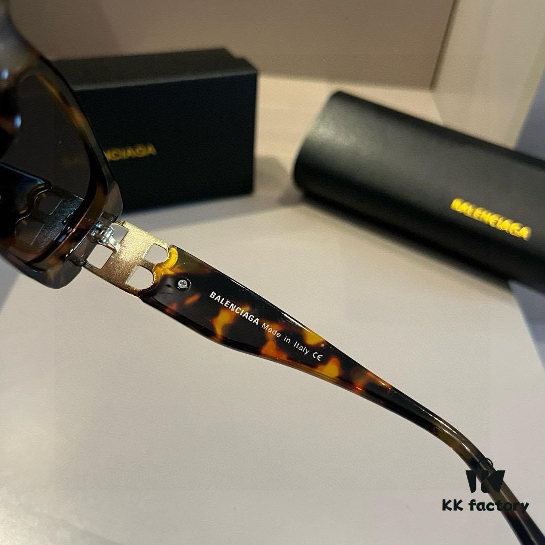 Balenciaga Paris Fashion Sunglasses - Celebrity-Inspired Black and Gold Aviator Style with Double B Logo
