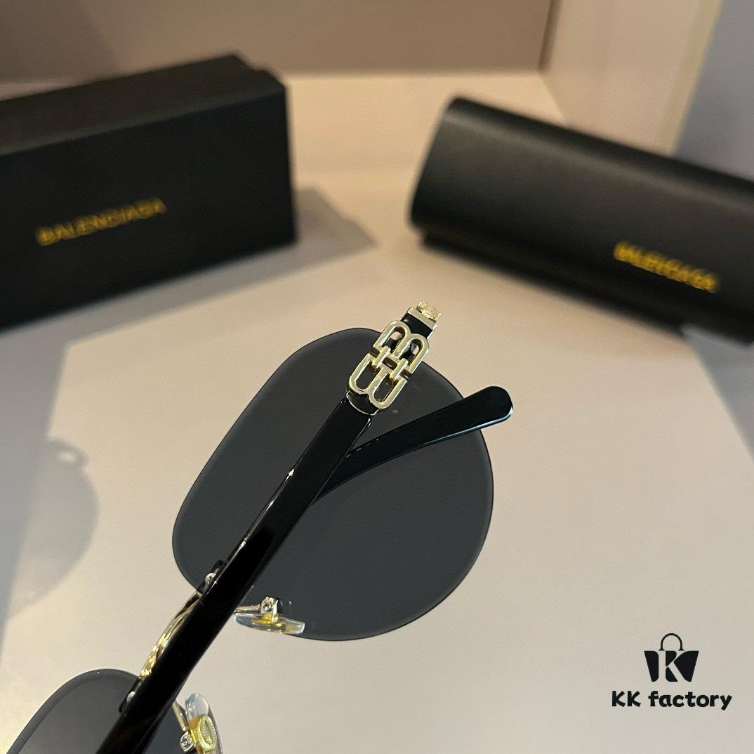Balenciaga Paris Fashion Sunglasses - The Same Pair Worn by Celebrities and Influencers