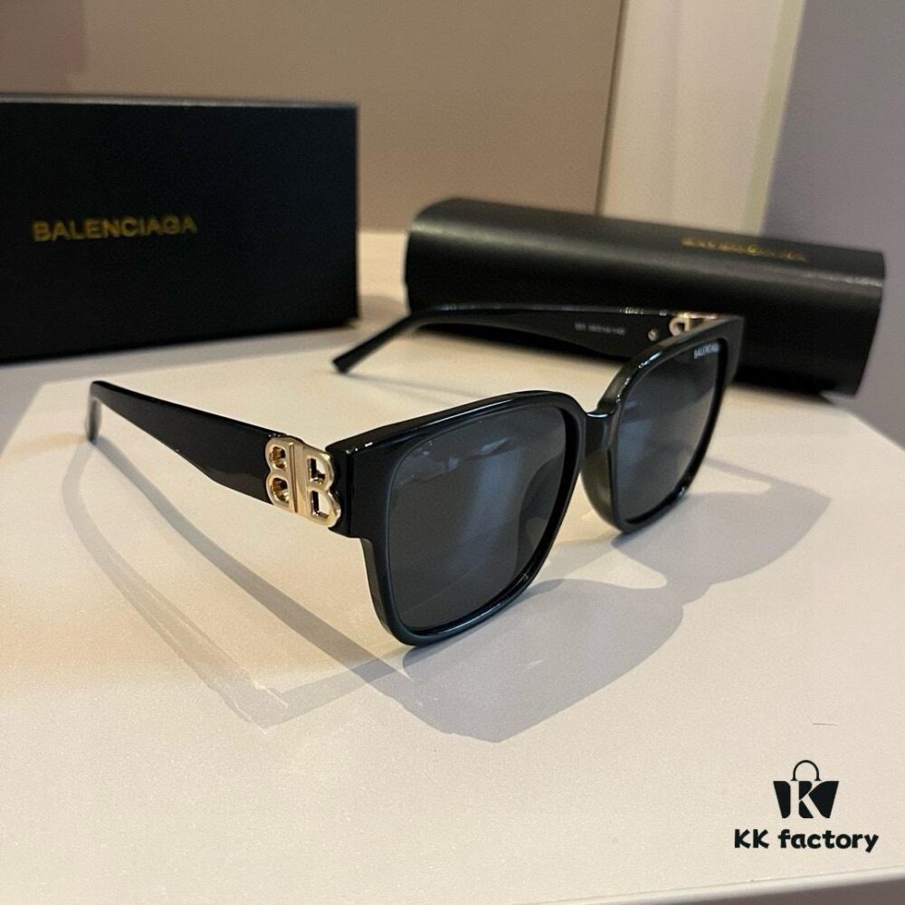 Balenciaga Square Retro Sunglasses with Vintage Frame and Versatile Lens Colors