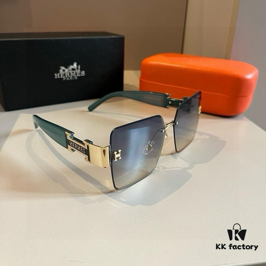 HERMES Hermès New Heavyweight Women's Sunglasses with Large Frame and 3D Design for Flattering Facial Contour