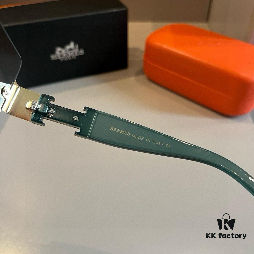 HERMES Hermès New Heavyweight Women's Sunglasses with Large Frame and 3D Design for Flattering Facial Contour