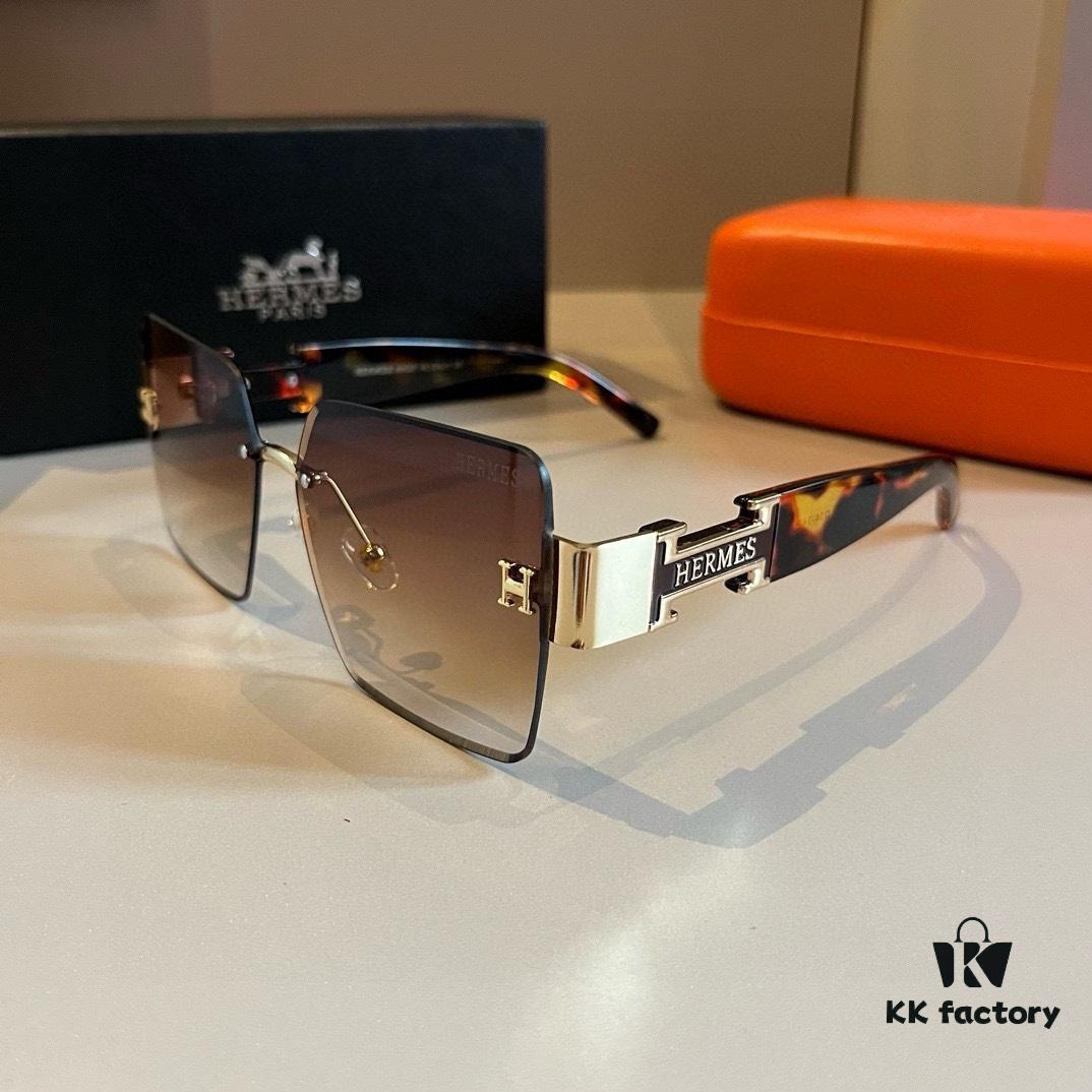 Hermes Women's New Heavyweight Sunglasses with Oversized 3D Frame for Face-Framing and Retro Style