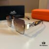 HERMES Hermès New Heavyweight Women's Sunglasses, Large Frame with 3D Design to Flatter Facial Features, Retro and Elegant Style