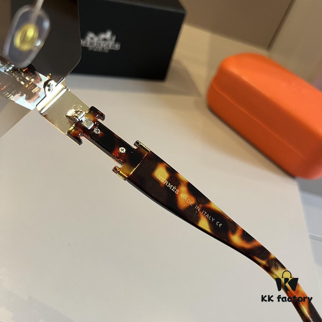 HERMES Hermès New Heavyweight Women's Sunglasses, Large Frame with 3D Design to Flatter Facial Features, Retro and Elegant Style