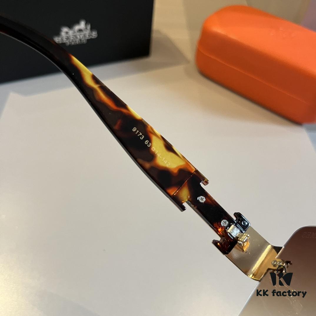 HERMES Hermès New Heavyweight Women's Sunglasses, Large Frame with 3D Design to Flatter Facial Features, Retro and Elegant Style