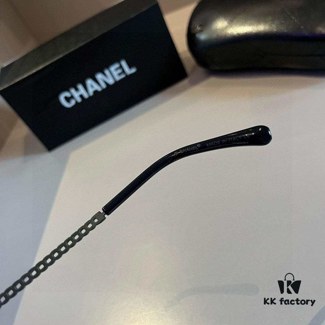 Chanel Sunglasses, absolutely in love, the moment you put them on, the aura is perfectly captured, they make your face look incredibly slim, large frames yet surprisingly lightweight, with just the right curvature on the temples for a comfortable, feather-light fit!