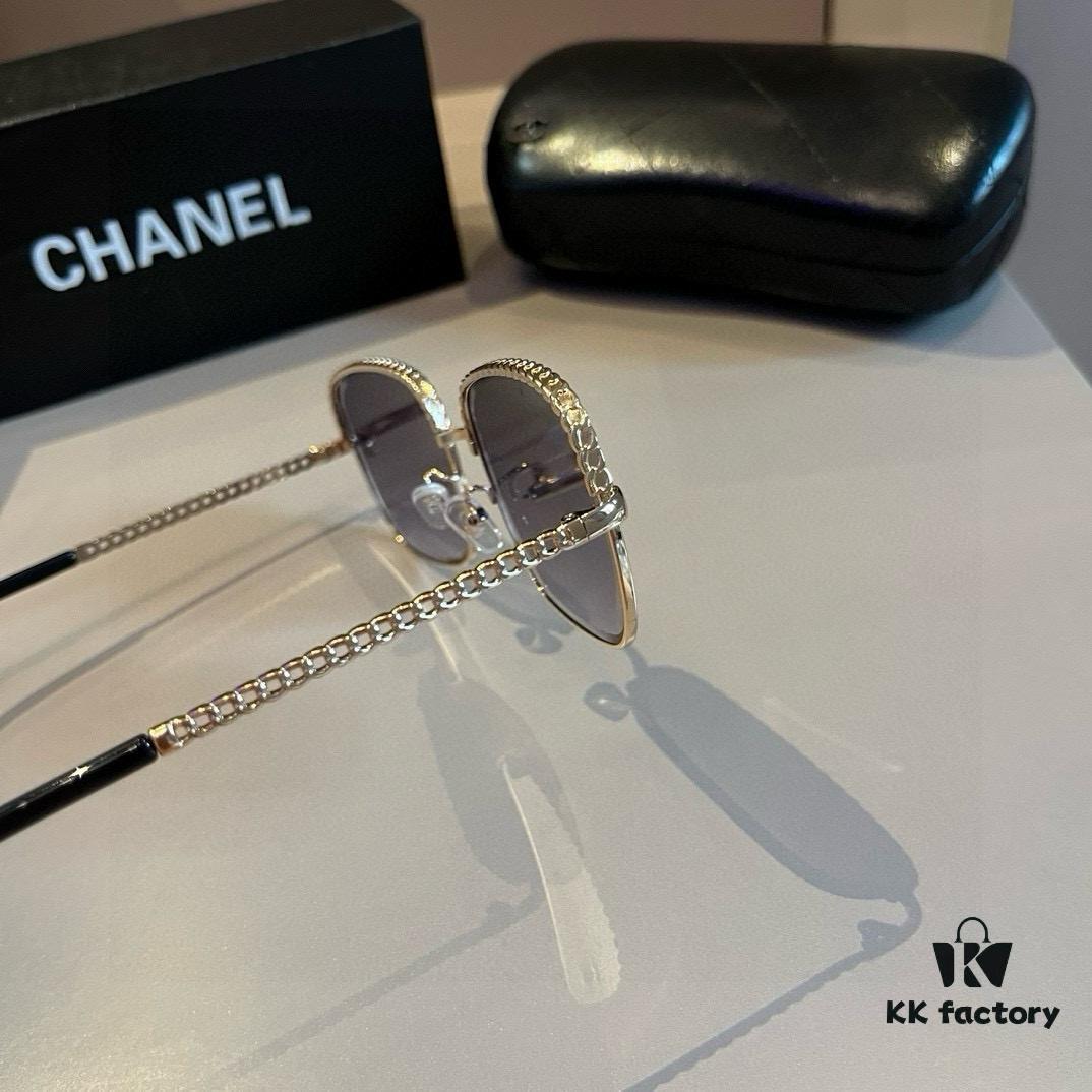 Chanel Sunglasses, absolutely in love, the moment you put them on your face, the aura is perfectly under control, extremely slimming for the face, large frame yet surprisingly lightweight, with perfectly curved temples for a comfortable, feather-light wear!