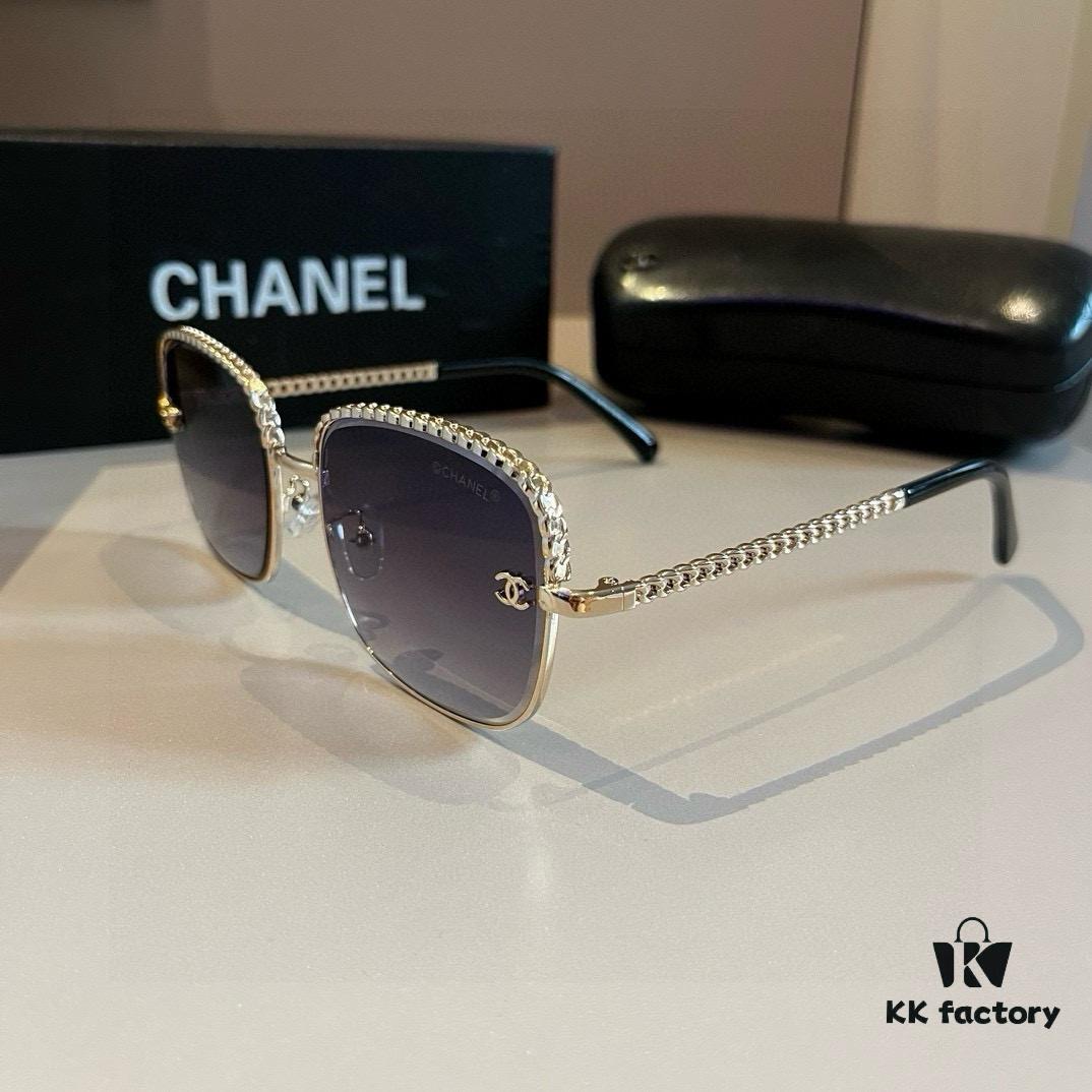 Chanel Sunglasses, absolutely in love, the moment you put them on your face, the aura is perfectly under control, extremely slimming for the face, large frame yet surprisingly lightweight, with perfectly curved temples for a comfortable, feather-light wear!