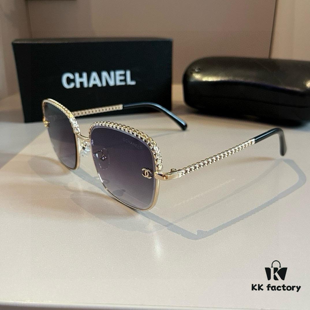 Chanel Sunglasses, absolutely in love, the moment you put them on your face, the aura is perfectly under control, extremely slimming for the face, large frame yet surprisingly lightweight, with perfectly curved temples for a comfortable, feather-light wear!