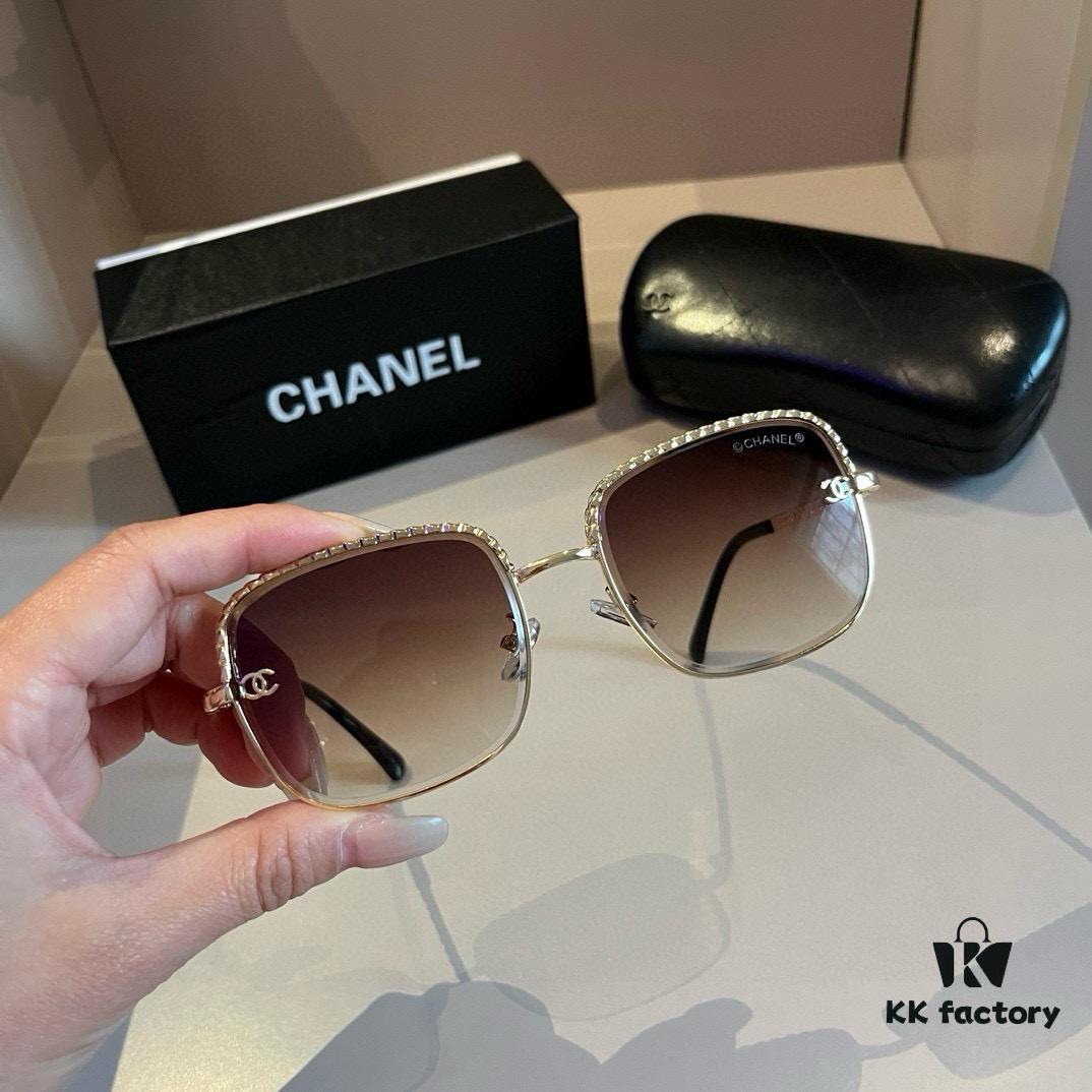 Chanel Sunglasses, Absolutely In Love, The Moment You Wear Them, The Aura Is Perfectly Captured, Greatly Slimming The Face, Large Frame Yet Lightweight, Temples Designed At Just The Right Curve, Comfortable And Light On The Ears