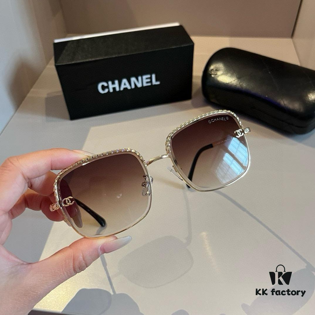 Chanel Sunglasses, Absolutely In Love, The Moment You Wear Them, The Aura Is Perfectly Captured, Greatly Slimming The Face, Large Frame Yet Lightweight, Temples Designed At Just The Right Curve, Comfortable And Light On The Ears