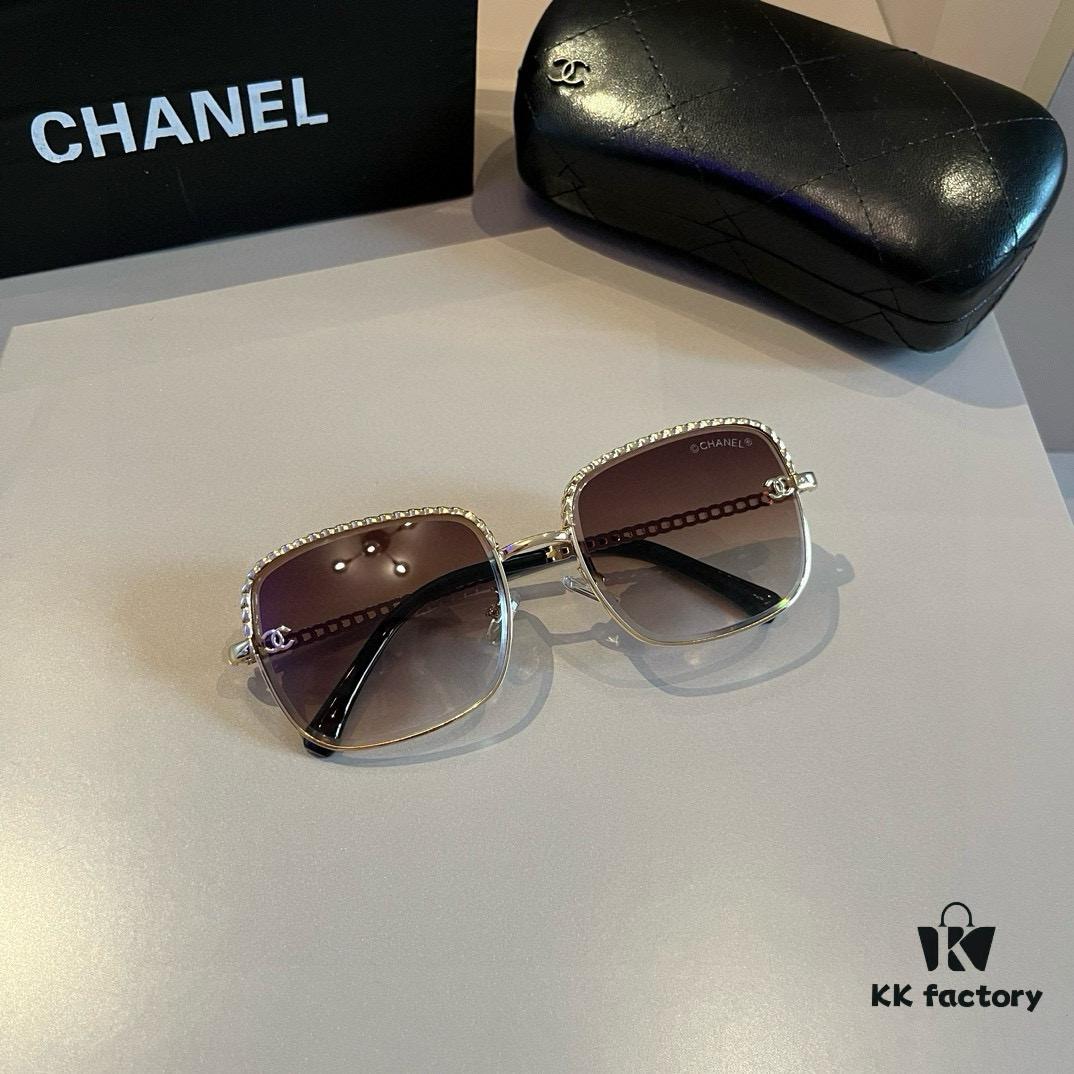 Chanel Sunglasses, Absolutely In Love, The Moment You Wear Them, The Aura Is Perfectly Captured, Greatly Slimming The Face, Large Frame Yet Lightweight, Temples Designed At Just The Right Curve, Comfortable And Light On The Ears