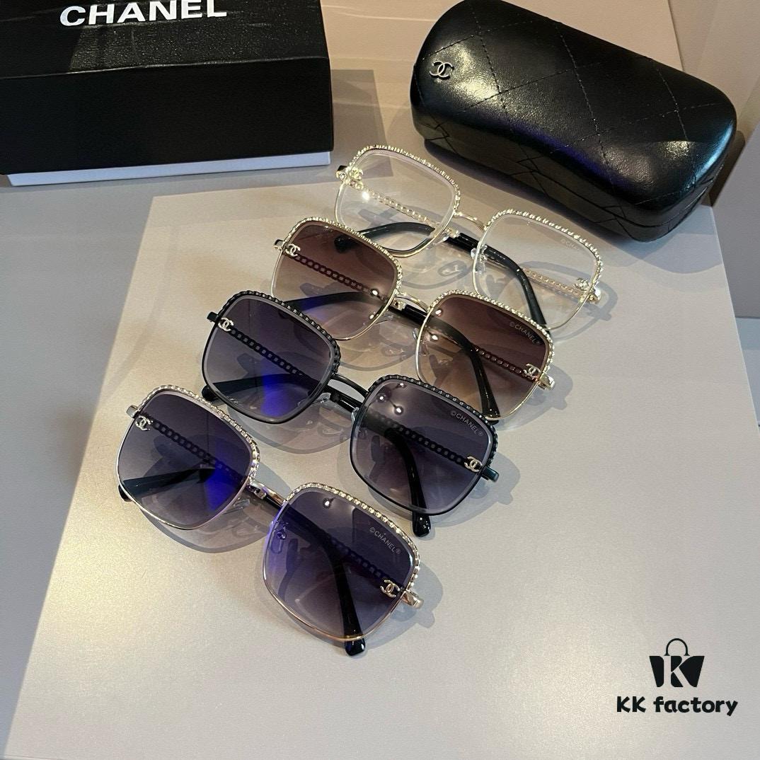 Chanel Sunglasses, Absolutely In Love, The Moment You Wear Them, The Aura Is Perfectly Captured, Greatly Slimming The Face, Large Frame Yet Lightweight, Temples Designed At Just The Right Curve, Comfortable And Light On The Ears