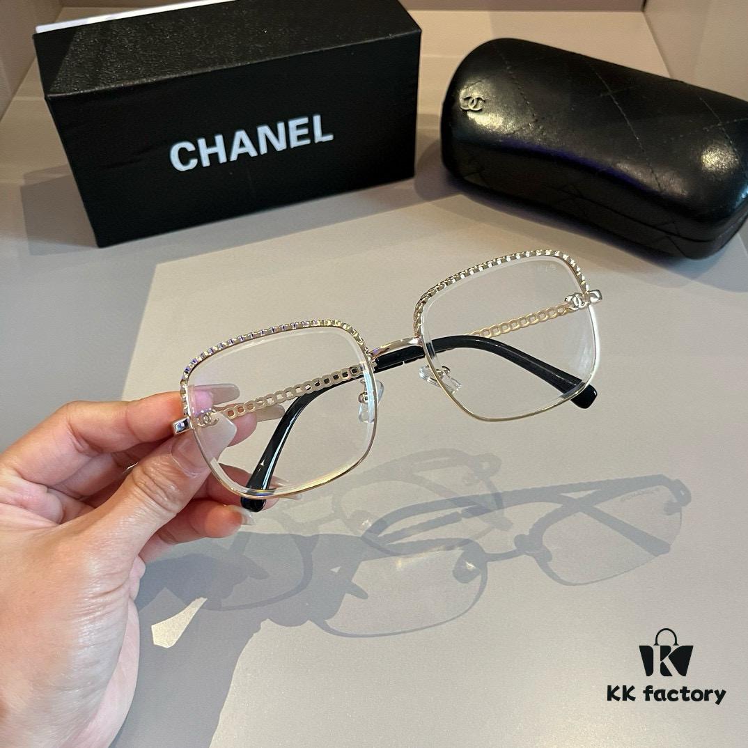 Chanel Sunglasses, absolutely in love, instantly elevate your presence, greatly slimming the face, large-frame design yet incredibly lightweight, perfectly curved temples for a comfortable, feather-light wear!