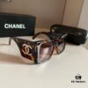 Chanel Sunglasses, Absolutely In Love, Perfect Fit with a Strong Presence, Makes Face Look Slim, Large Frame Yet Lightweight, Comfortable and Well-designed Temples