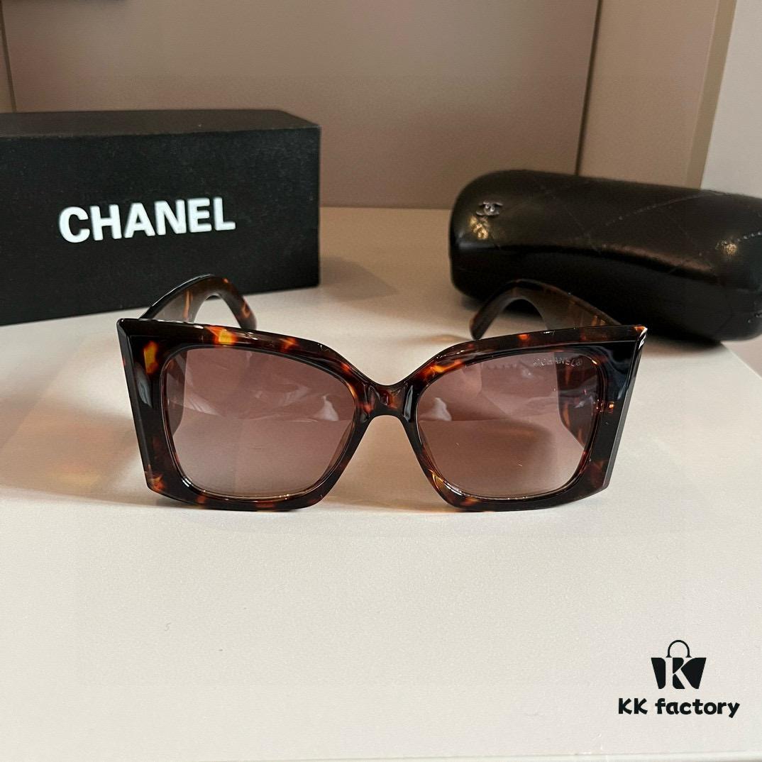Chanel Sunglasses, Absolutely In Love, Perfect Fit with a Strong Presence, Makes Face Look Slim, Large Frame Yet Lightweight, Comfortable and Well-designed Temples