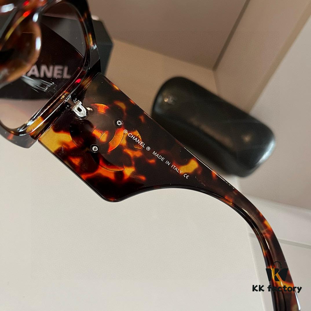 Chanel Sunglasses, Absolutely In Love, Perfect Fit with a Strong Presence, Makes Face Look Slim, Large Frame Yet Lightweight, Comfortable and Well-designed Temples