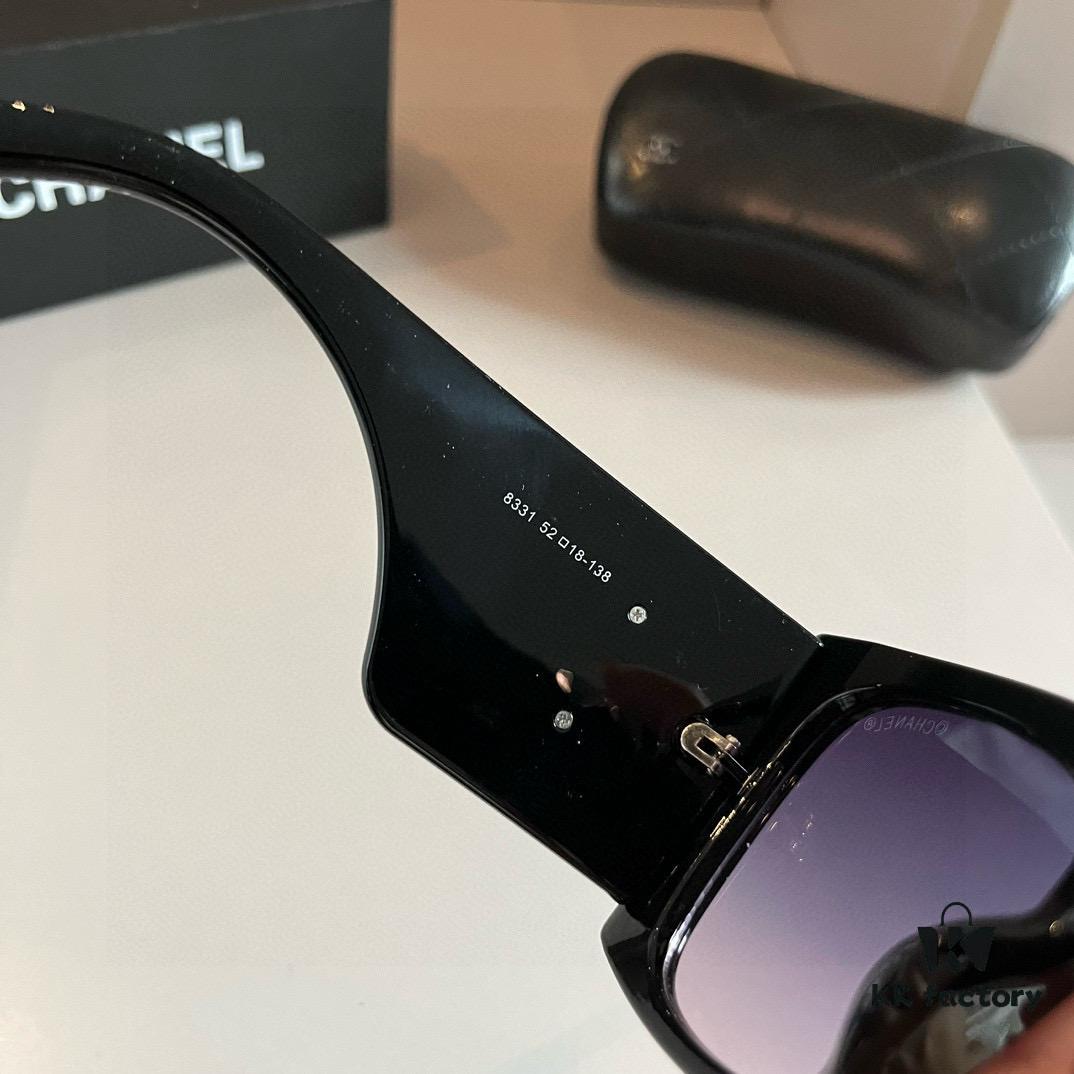 Chanel Sunglasses, Absolutely In Love, The Moment You Put Them On, The Presence Is Perfectly Captured, Greatly Slimming The Face, Large-Frame Yet Lightweight, Temples Designed With Just The Right Curve, Offering A Light And Comfortable Fit!