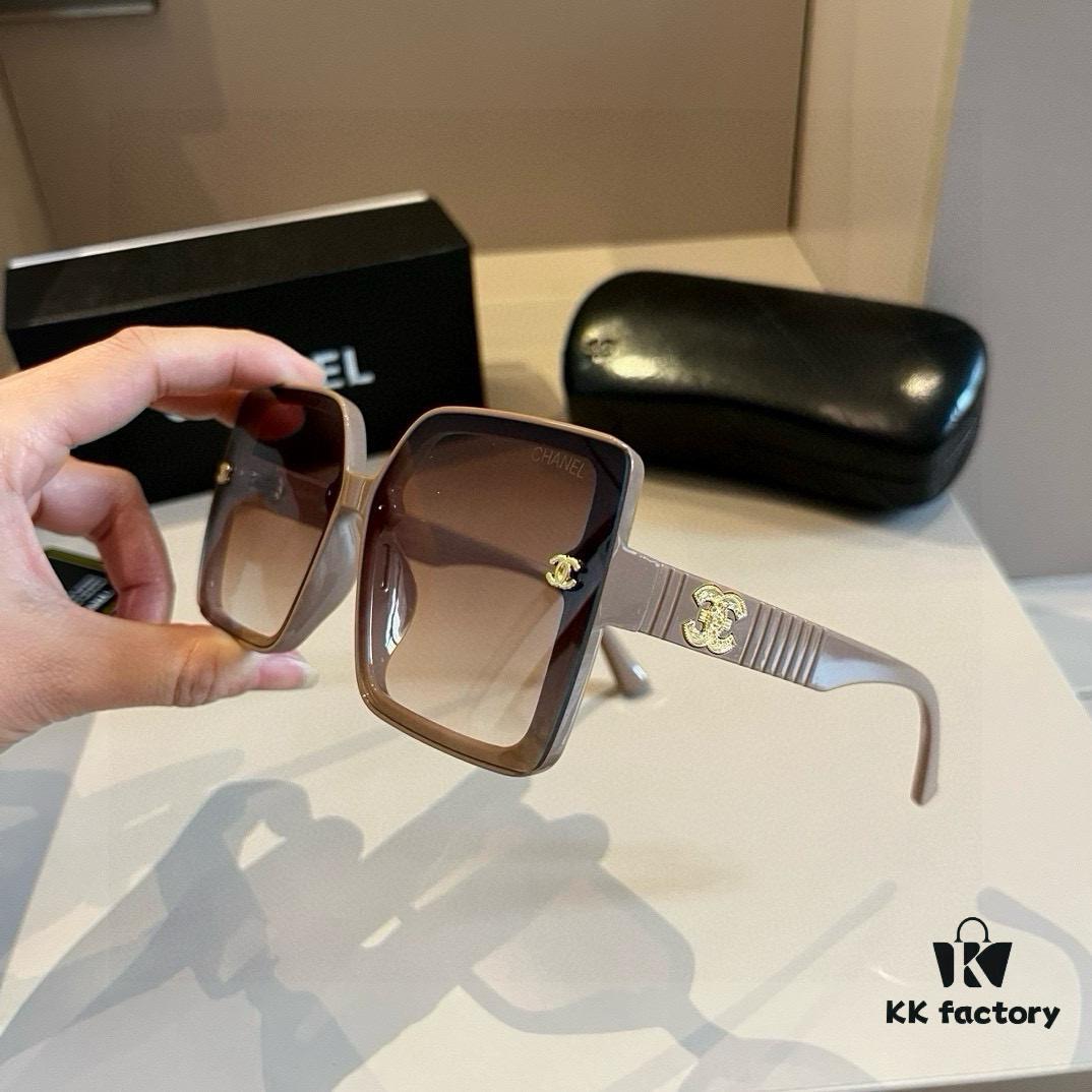 Chanel Popular Pearl-Temple Sunglasses, Trending on Xiaohongshu, 2023 Hot Item, Fashionable Designer-Style Shades