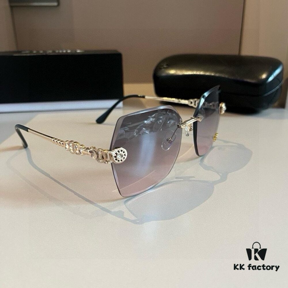 Chanel Popular Cat Eye Sunglasses, Same Style as Xiao Hong Shu Influencer Look, Trendy Fashion Sun Glasses in 2023