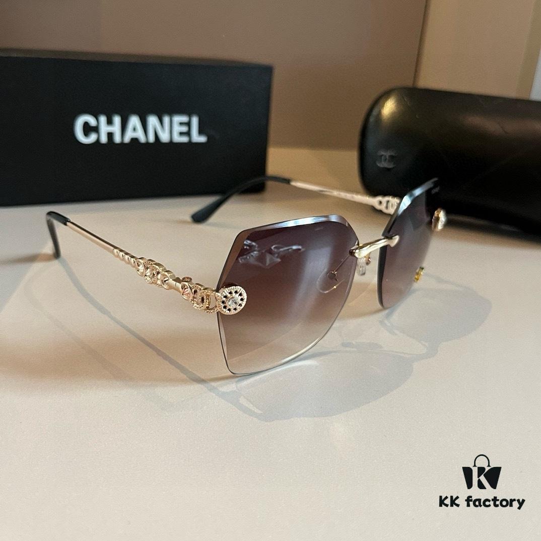 Chanel Popular Catwalk Sunglasses, Same Style as Xiao Hong Shu Influencer Look, This Year's Hottest Trend, Online Celebrity Favorite, Department Store Quality, Fashionable Sun Glasses