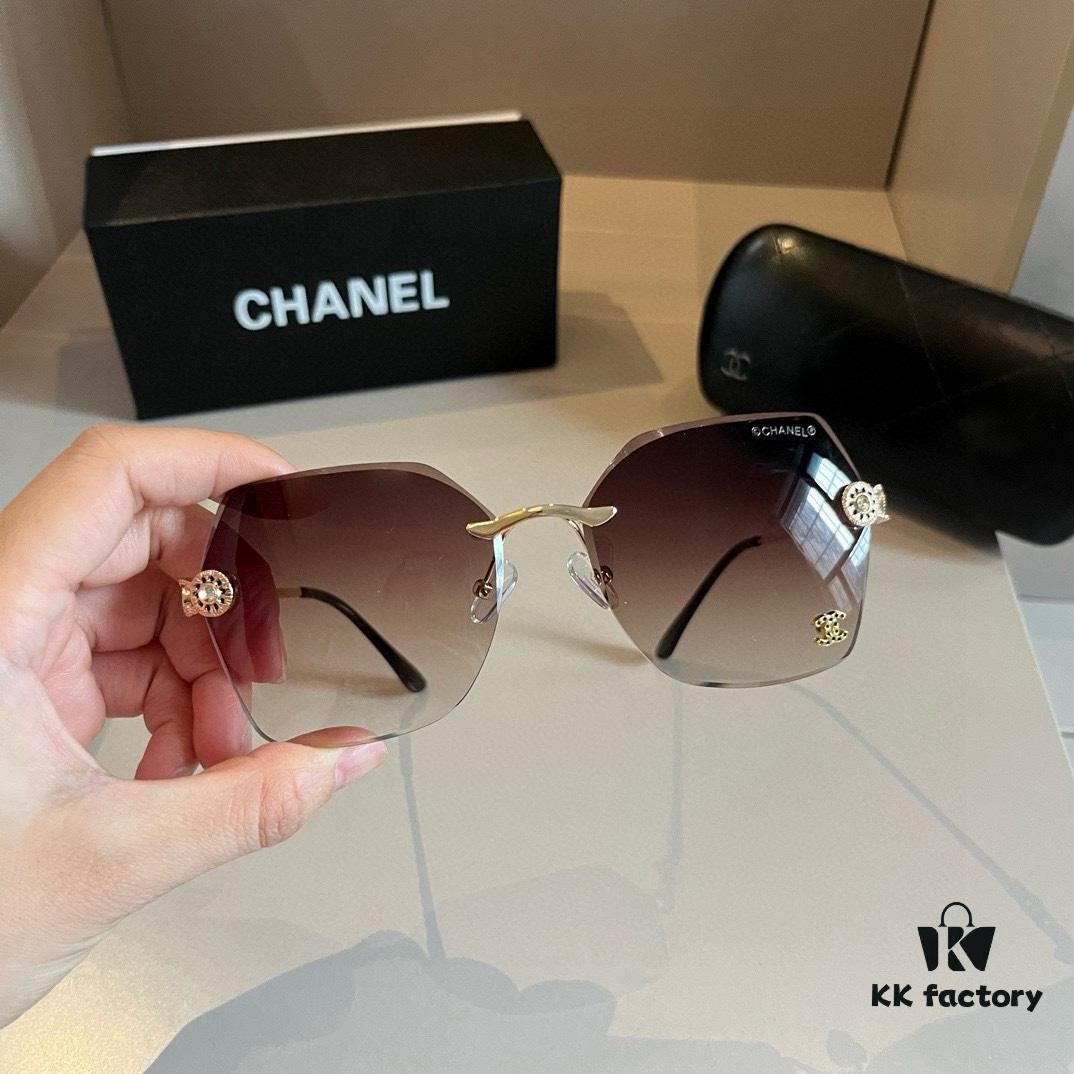 Chanel Popular Catwalk Sunglasses, Same Style as Xiao Hong Shu Influencer Look, This Year's Hottest Trend, Online Celebrity Favorite, Department Store Quality, Fashionable Sun Glasses