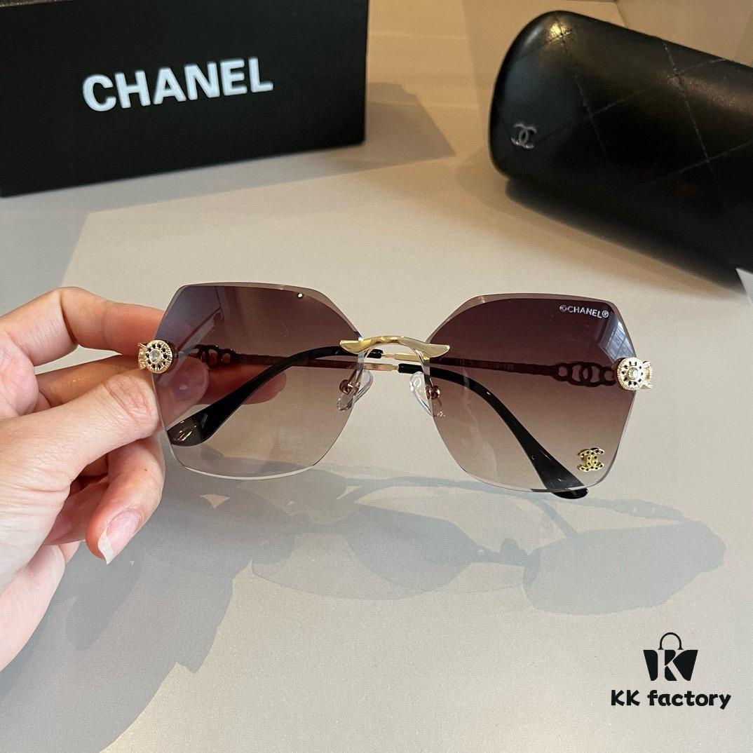 Chanel Popular Catwalk Sunglasses, Same Style as Xiao Hong Shu Influencer Look, This Year's Hottest Trend, Online Celebrity Favorite, Department Store Quality, Fashionable Sun Glasses