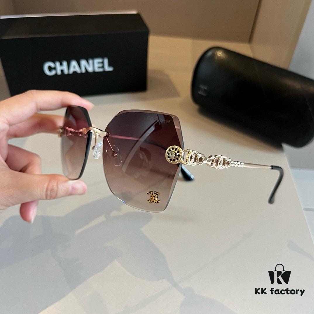 Chanel Popular Catwalk Sunglasses, Same Style as Xiao Hong Shu Influencer Look, This Year's Hottest Trend, Online Celebrity Favorite, Department Store Quality, Fashionable Sun Glasses