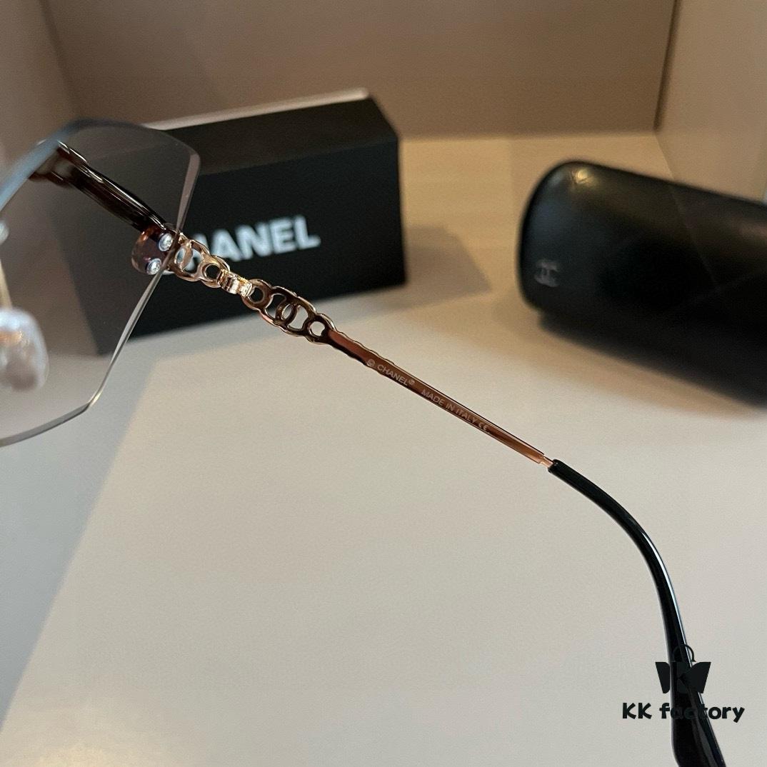 Chanel Popular Catwalk Sunglasses, Same Style as Xiao Hong Shu Influencer Look, This Year's Hottest Trend, Online Celebrity Favorite, Department Store Quality, Fashionable Sun Glasses