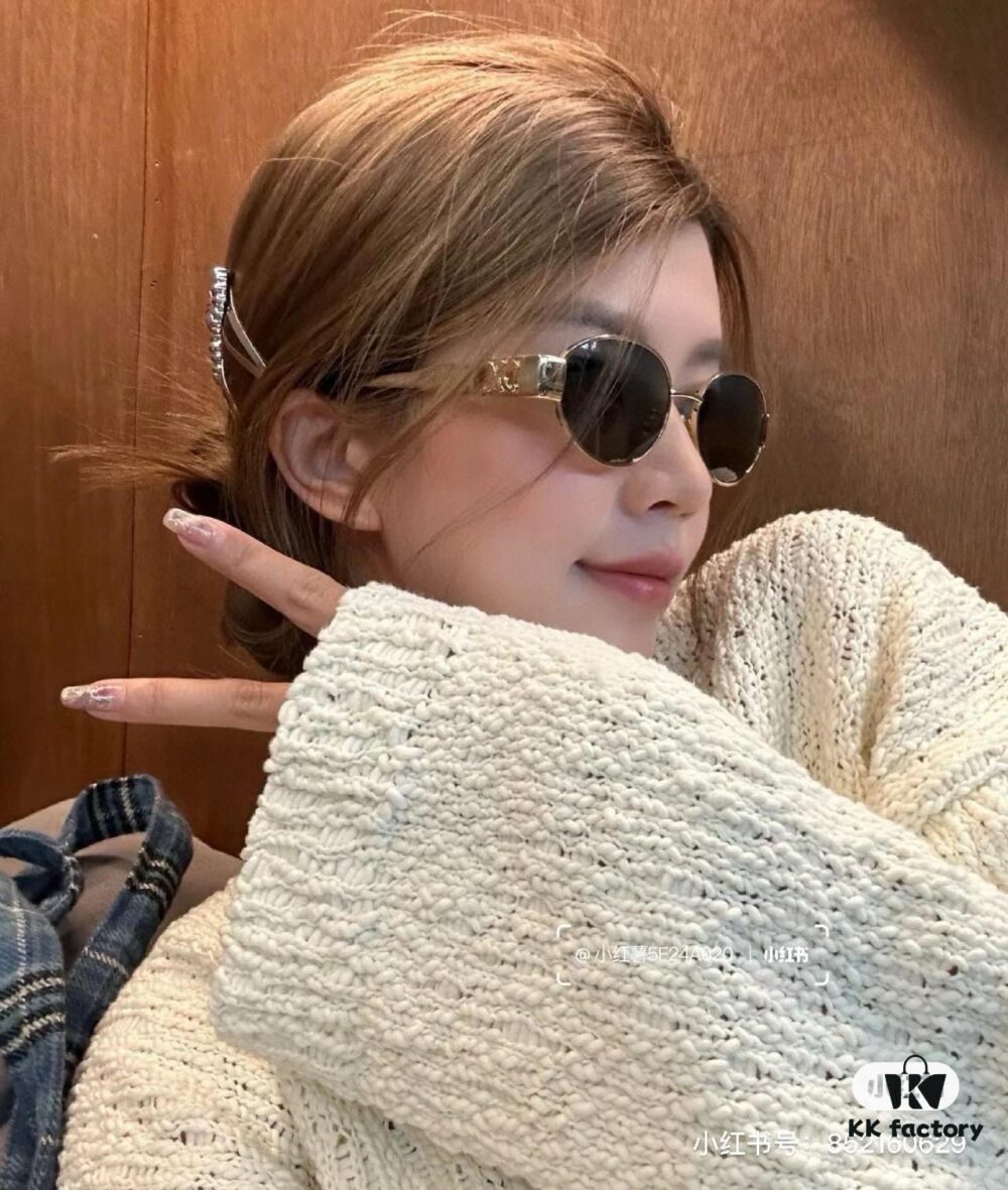 Lisa's Same Celine Retro Round-frame Sunglasses, the 'Egg Superman' Style from Celine, Also Known as the Arc de Triomphe Model, Has Been Highly Popular and Hard to Get