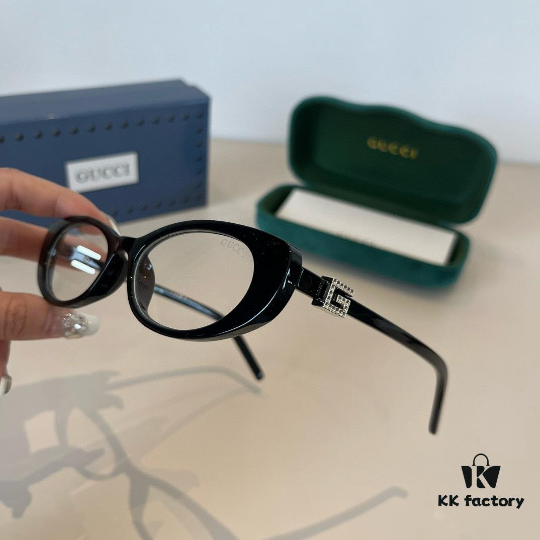 Gucci New Arrival Sunglasses, Polarized Unisex Eyewear with Bola Lenses, Stylish and Flattering on All Face Shapes