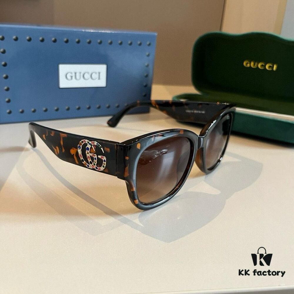 Gucci Heavyweight New Arrival Women's Sunglasses, Large Frame 3D Design to Complement Facial Features, Retro and Elegant
