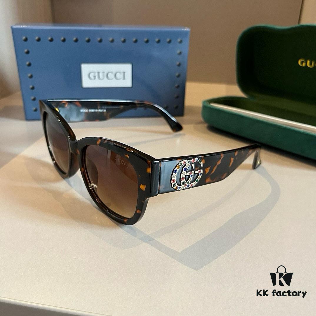 Gucci Heavyweight New Arrival Women's Sunglasses, Large Frame 3D Design to Complement Facial Features, Retro and Elegant