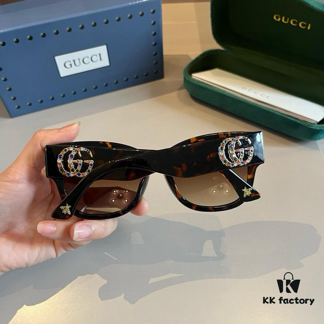 Gucci Heavyweight New Arrival Women's Sunglasses, Large Frame 3D Design to Complement Facial Features, Retro and Elegant