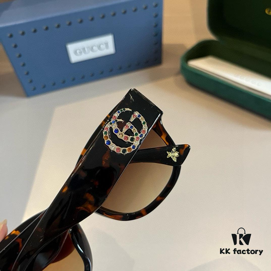 Gucci Heavyweight New Arrival Women's Sunglasses, Large Frame 3D Design to Complement Facial Features, Retro and Elegant