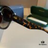 Gucci Heavyweight New Arrival Women's Sunglasses, Large Frame 3D Design to Complement Facial Features, Retro and Elegant