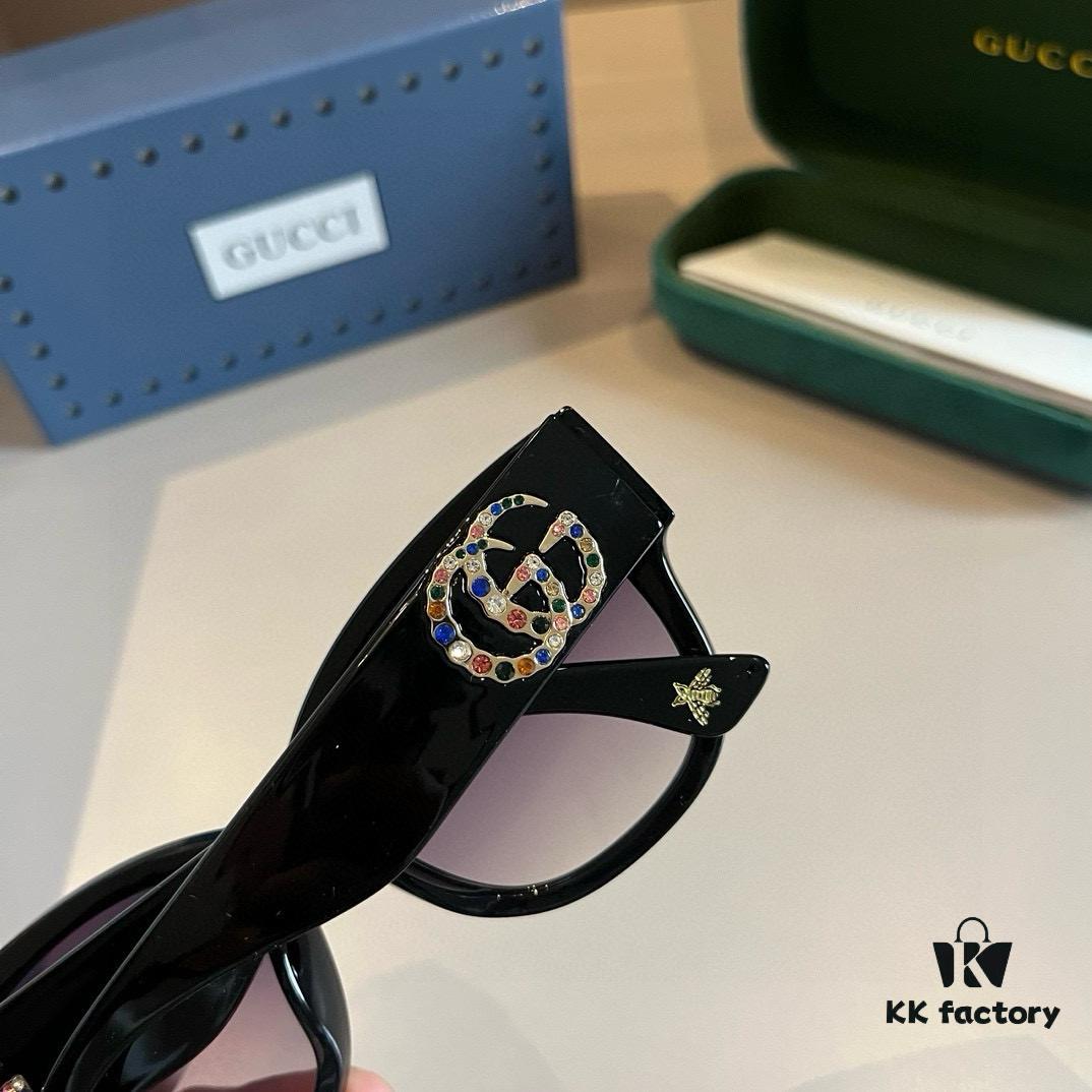 Gucci New Heavyweight Women's Sunglasses, Large Frame with 3D Design for Flattering Facial Contour, Retro and Stylish