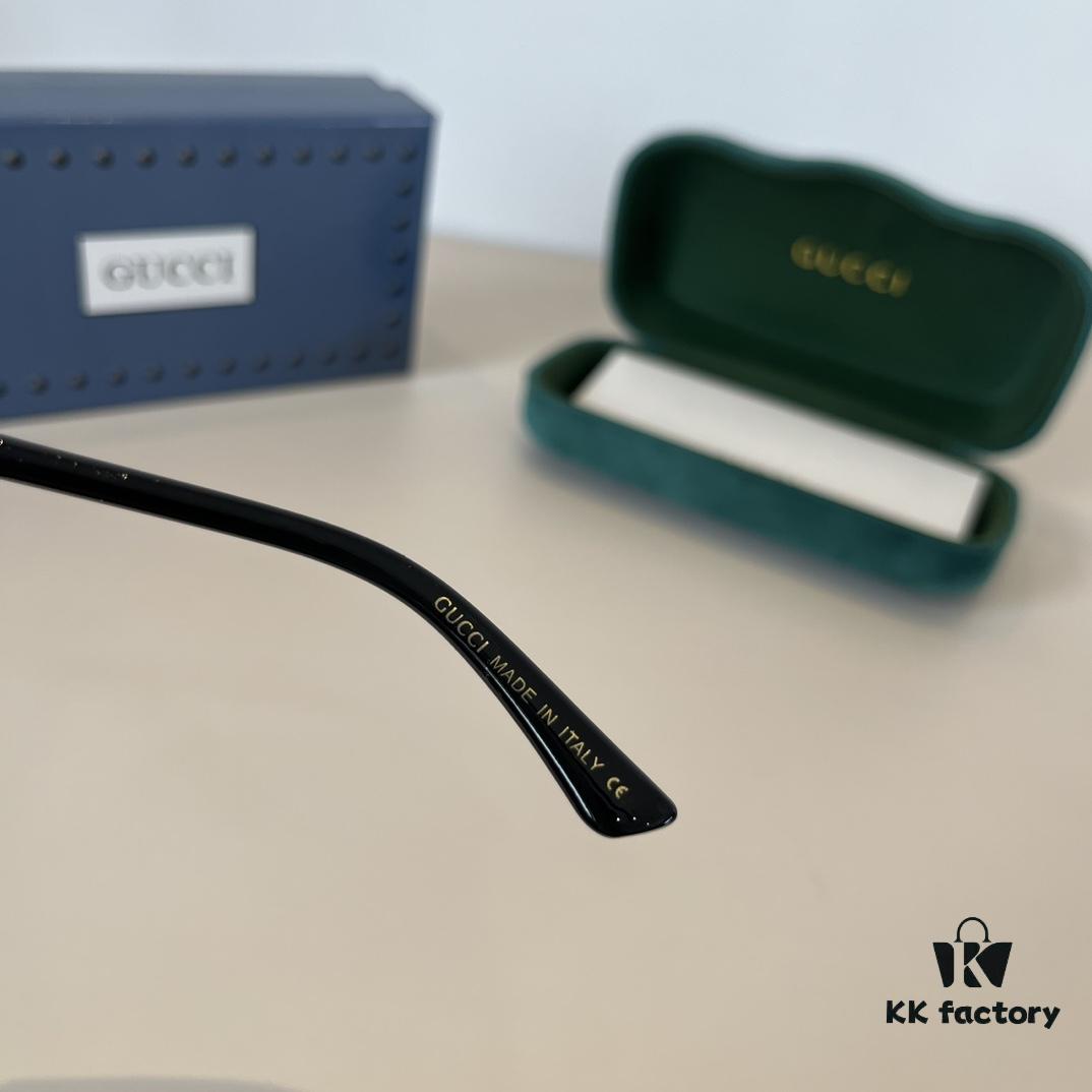 Optical Glasses, Natural Look Essential