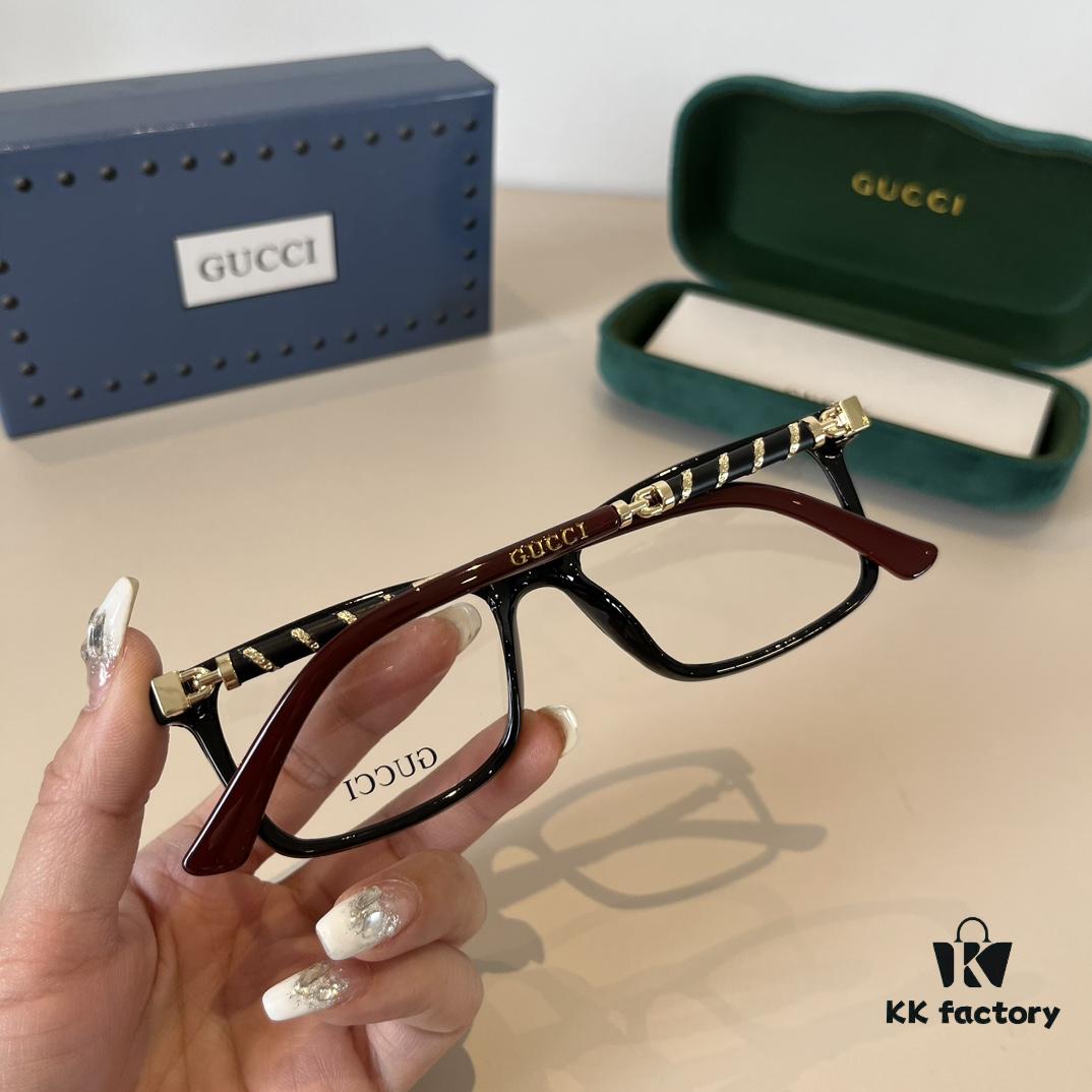 Optical Glasses, Natural Look Essential