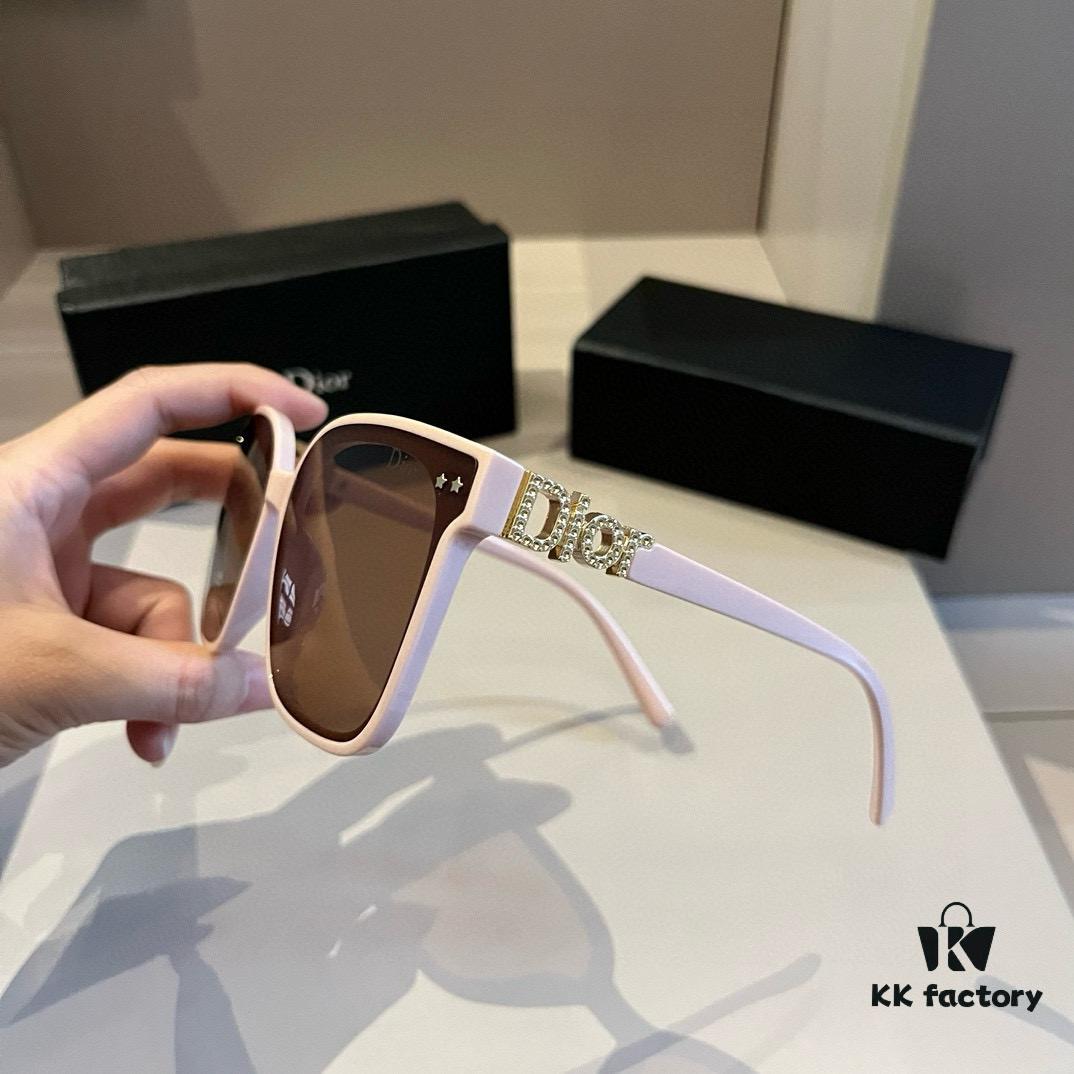 Dior Sunglasses, Lightweight and Comfortable, Oversized Face-Framing Design