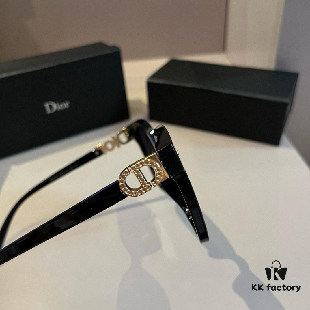 Dior Sunglasses, Lightweight and Comfortable, Oversized Face-Flattering Small Frame Sunglasses