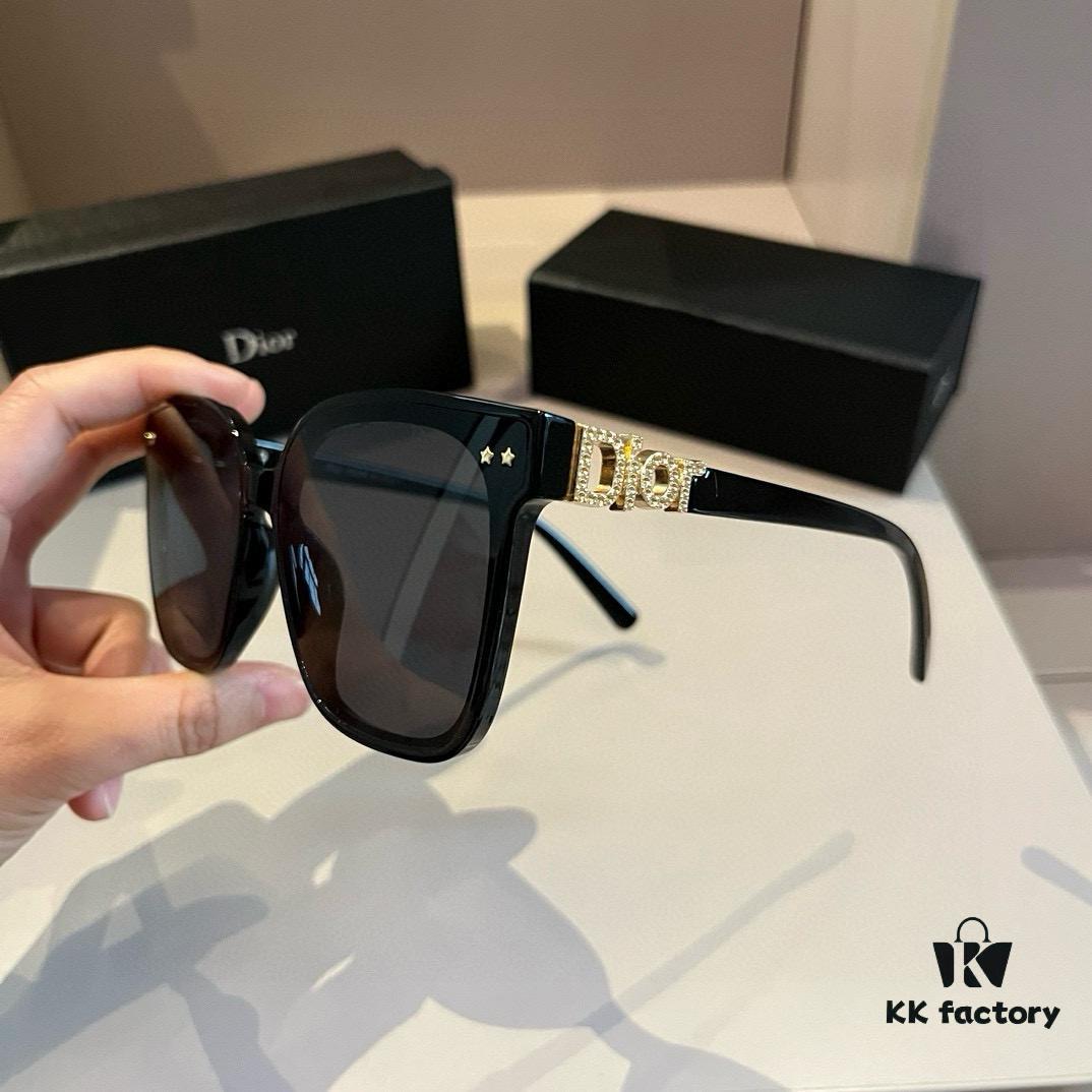Dior Sunglasses, Lightweight and Comfortable, Oversized Face-Flattering Small Frame Sunglasses